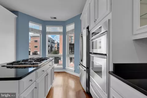 Kitchen - 915 Valencia Ct #117, Baltimore, MD 21230 photo 3 of 5