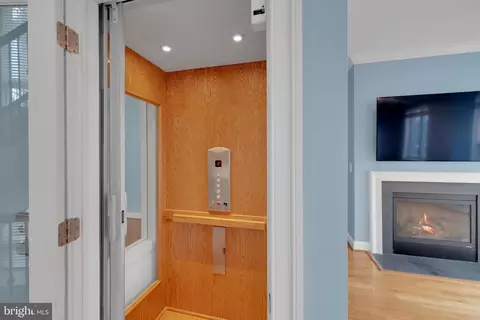 Entry Way - 915 Valencia Ct #117, Baltimore, MD 21230 photo 4 of 7