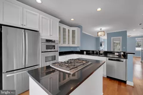 Kitchen - 915 Valencia Ct #117, Baltimore, MD 21230 photo 1 of 5