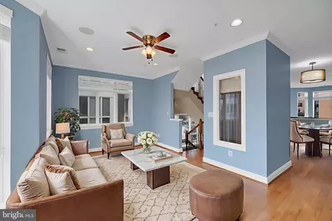 Living - 915 Valencia Ct #117, Baltimore, MD 21230 photo 4 of 7