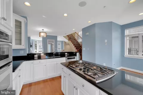 Kitchen - 915 Valencia Ct #117, Baltimore, MD 21230 photo 5 of 5