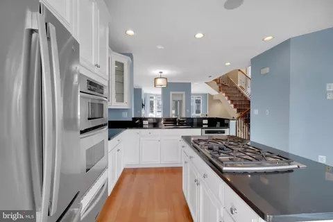 Kitchen - 915 Valencia Ct #117, Baltimore, MD 21230 photo 2 of 5