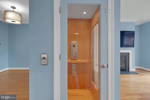 Entry Way - 915 Valencia Ct #117, Baltimore, MD 21230 photo 6 of 7