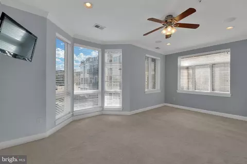 Living - 915 Valencia Ct #117, Baltimore, MD 21230 photo 6 of 7