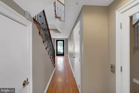 Entry Way - 915 Valencia Ct #117, Baltimore, MD 21230 photo 7 of 7
