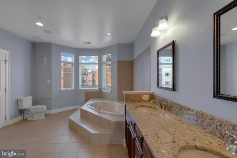 Bath - 915 Valencia Ct #117, Baltimore, MD 21230 photo 2 of 4