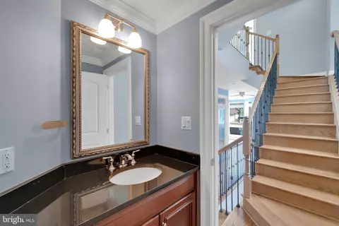Entry Way - 915 Valencia Ct #117, Baltimore, MD 21230 photo 1 of 7