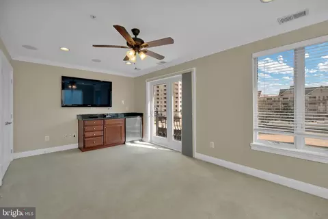 Living - 915 Valencia Ct #117, Baltimore, MD 21230 photo 7 of 7