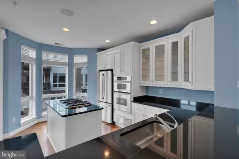 Kitchen - 915 Valencia Ct #117, Baltimore, MD 21230 photo 4 of 5