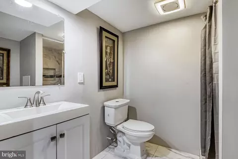 Bath - 1720 E Belvedere Ave, Baltimore, MD 21239 photo 4 of 4