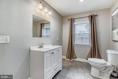 Bath - 1720 E Belvedere Ave, Baltimore, MD 21239 photo 3 of 4