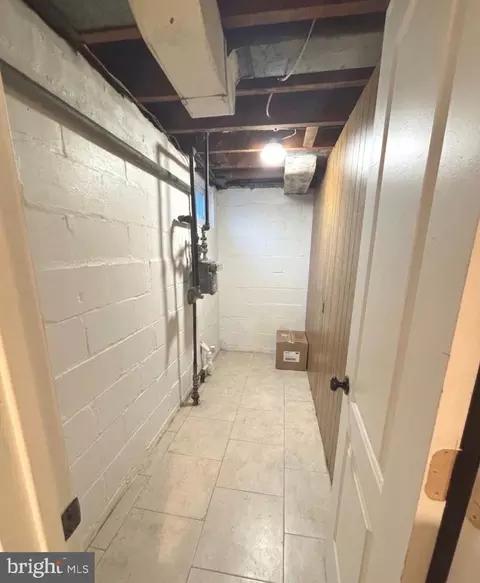 Entry Way - 4455 Old Frederick Rd, Baltimore, MD 21229 photo 8 of 11