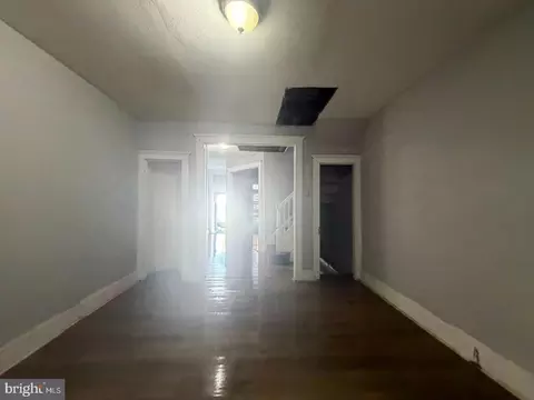 Entry Way - 2425 Mcculloh St, Baltimore, MD 21217 photo 4 of 17