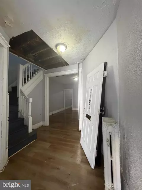 Entry Way - 2425 Mcculloh St, Baltimore, MD 21217 photo 3 of 17