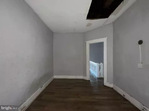 Entry Way - 2425 Mcculloh St, Baltimore, MD 21217 photo 12 of 17