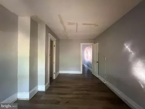 Entry Way - 2425 Mcculloh St, Baltimore, MD 21217 photo 10 of 17