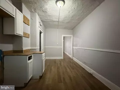 Entry Way - 2425 Mcculloh St, Baltimore, MD 21217 photo 6 of 17