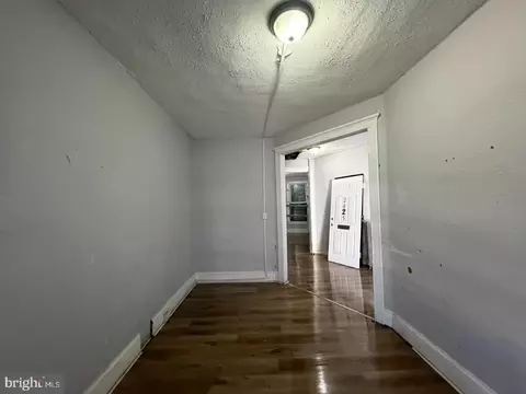 Entry Way - 2425 Mcculloh St, Baltimore, MD 21217 photo 2 of 17