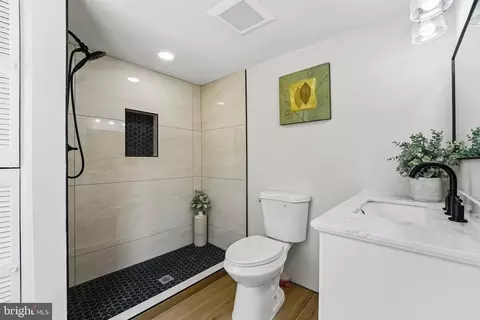Bath - 5404 Radecke Ave, Baltimore, MD 21206 photo 1 of 1