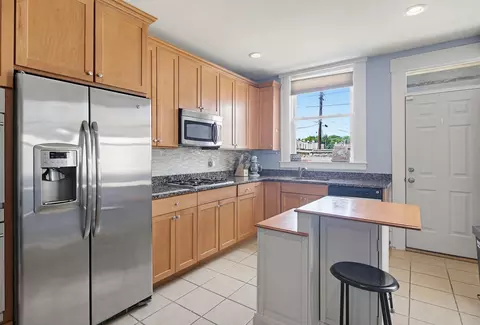Kitchen - 3116 E Baltimore St E, Baltimore, MD 21224 photo 2 of 4