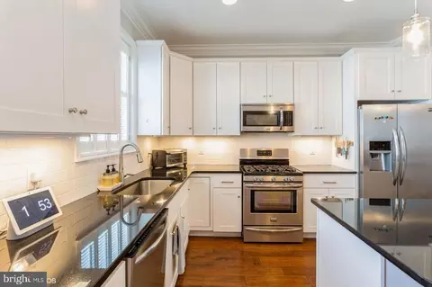 Kitchen - 2818 E Baltimore St, Baltimore, MD 21224 photo 5 of 6