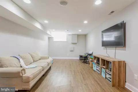 Living - 2818 E Baltimore St, Baltimore, MD 21224 photo 5 of 5