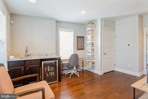 Entry Way - 2818 E Baltimore St, Baltimore, MD 21224 photo 6 of 10