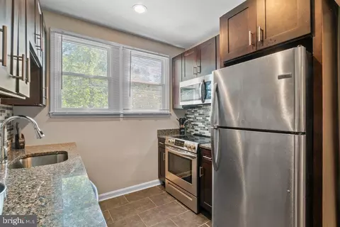 Kitchen - 618 Wicklow Rd, Baltimore, MD 21229 photo 2 of 2