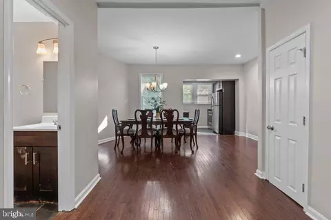 Entry Way - 618 Wicklow Rd, Baltimore, MD 21229 photo 2 of 6