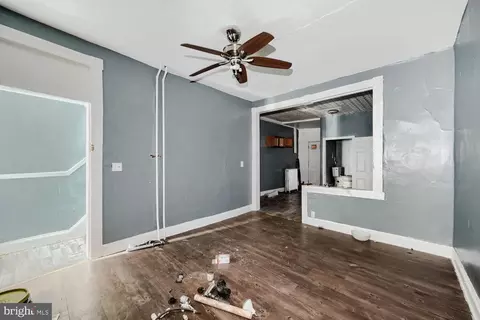 Living - 2103 Eagle St, Baltimore, MD 21223 photo 3 of 5