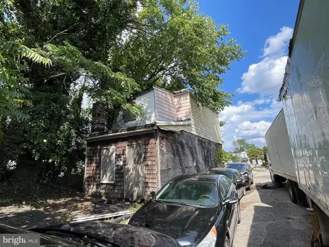 S Ellamont, Baltimore, MD 21229