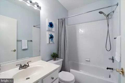 Bath - 1003 Covington St, Baltimore, MD 21230 photo 4 of 4