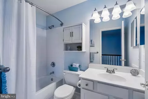 Bath - 1003 Covington St, Baltimore, MD 21230 photo 3 of 4