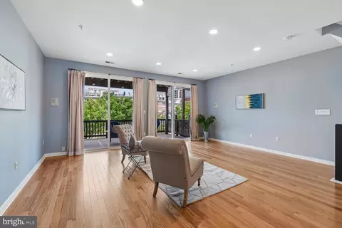 Living - 1003 Covington St, Baltimore, MD 21230 photo 3 of 10