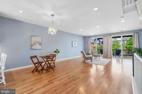 Living - 1003 Covington St, Baltimore, MD 21230 photo 4 of 10