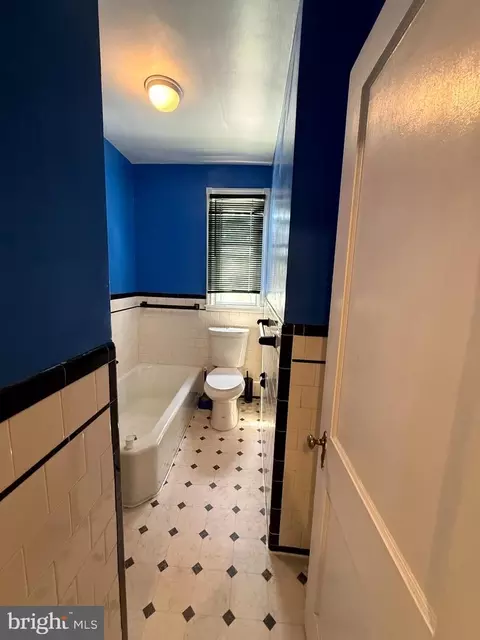 Bath - 1618 Roundhill Rd, Baltimore, MD 21218 photo 2 of 7