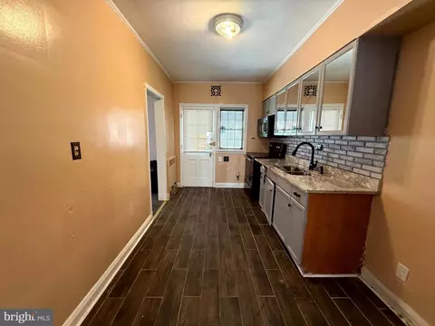 Entry Way - 1618 Roundhill Rd, Baltimore, MD 21218 photo 1 of 5