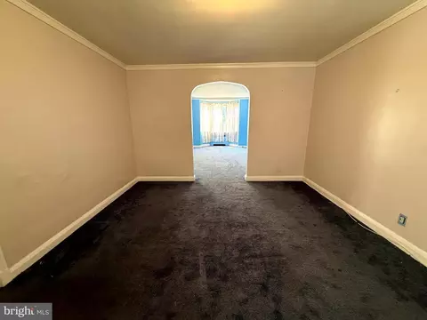 Living - 1618 Roundhill Rd, Baltimore, MD 21218 photo 6 of 15