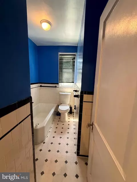 Bath - 1618 Roundhill Rd, Baltimore, MD 21218 photo 1 of 7