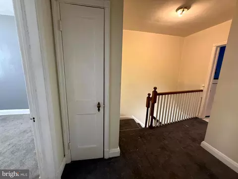 Entry Way - 1618 Roundhill Rd, Baltimore, MD 21218 photo 3 of 5