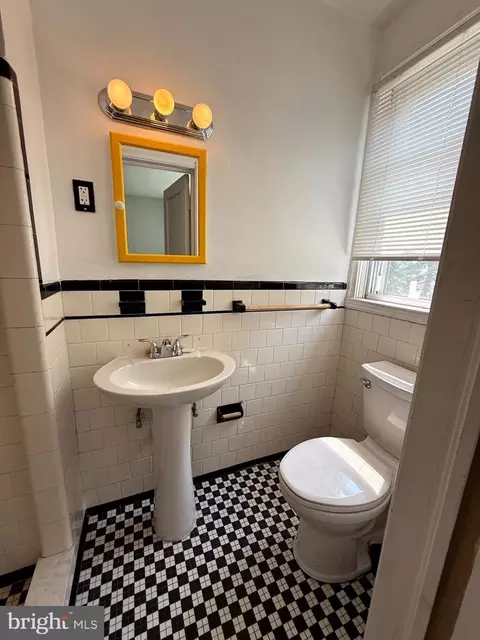 Bath - 1618 Roundhill Rd, Baltimore, MD 21218 photo 4 of 7