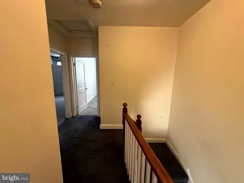 Entry Way - 1618 Roundhill Rd, Baltimore, MD 21218 photo 2 of 5