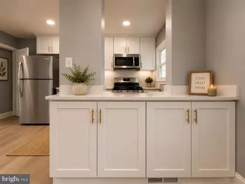 Kitchen - 105 Upmanor Rd, Baltimore, MD 21229 photo 3 of 3