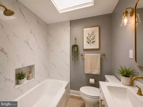 Bath - 105 Upmanor Rd, Baltimore, MD 21229 photo 1 of 2