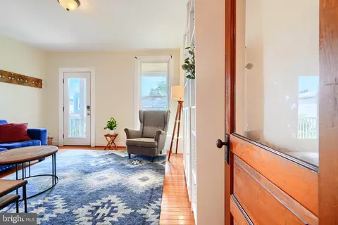 Entry Way - 1330 Morling Ave W, Baltimore, MD 21211 photo 1 of 3