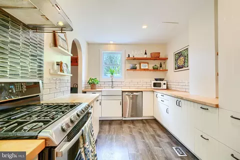 Kitchen - 1330 Morling Ave W, Baltimore, MD 21211 photo 3 of 6