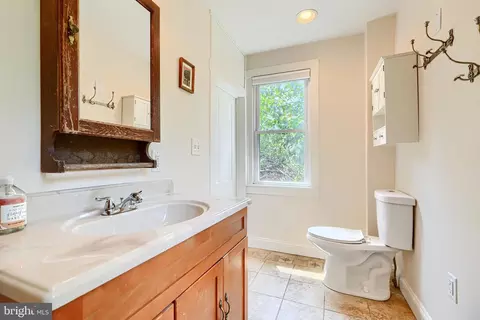 Bath - 1330 Morling Ave W, Baltimore, MD 21211 photo 8 of 8