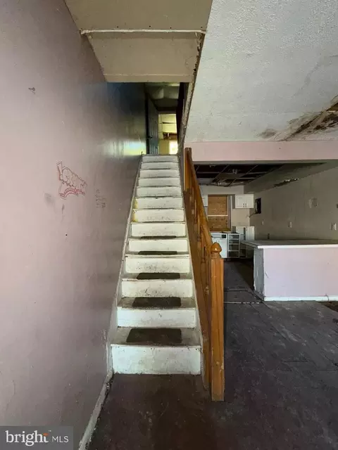 Entry Way - 1322 Mchenry St, Baltimore, MD 21223 photo 5 of 14