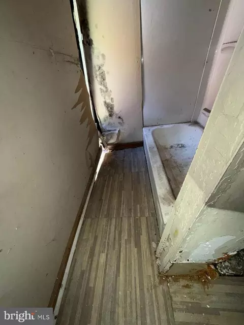 Entry Way - 1322 Mchenry St, Baltimore, MD 21223 photo 9 of 14