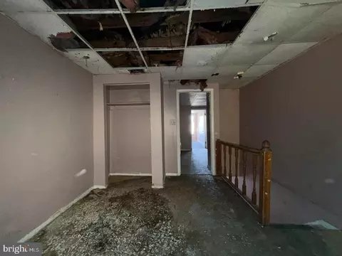 Entry Way - 1322 Mchenry St, Baltimore, MD 21223 photo 6 of 14
